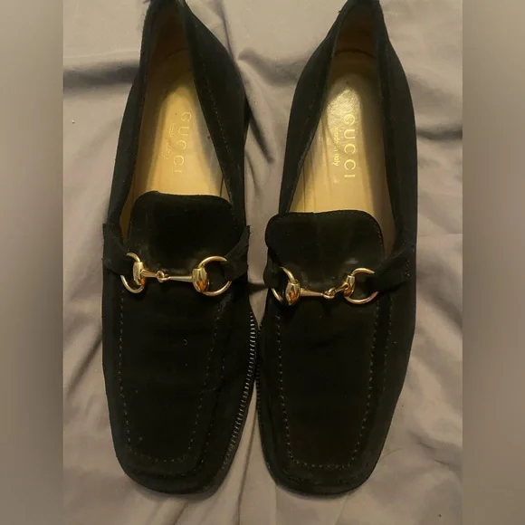 Gucci Black Suede Loafers with Gold Hardware

U1-33 $_32.JPG?set_id=880000500F main image 3